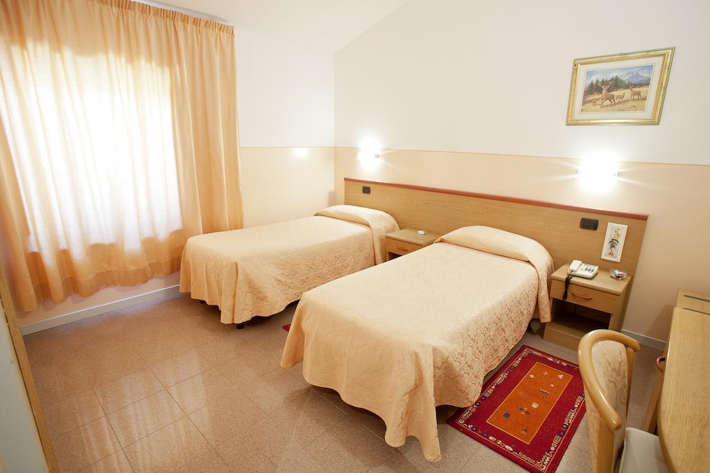 Master Hotel Castelvetro Piacentino Exterior photo