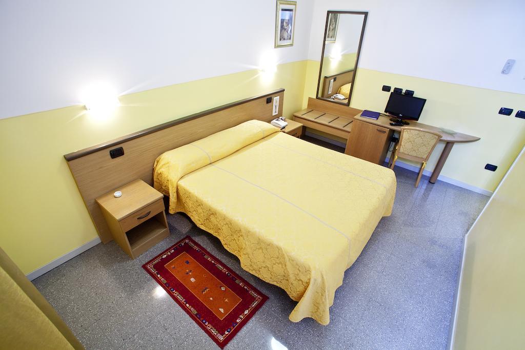 Master Hotel Castelvetro Piacentino Exterior photo
