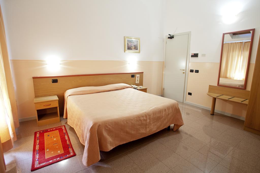 Master Hotel Castelvetro Piacentino Exterior photo